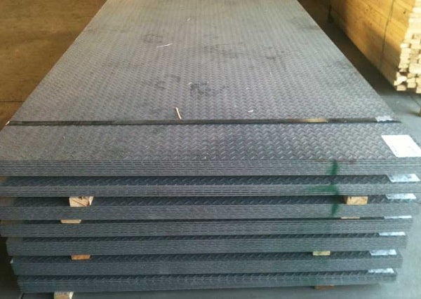 Thép tấm nhám chống trượt nguyên kiện tại kho Thép Nguyễn Thành