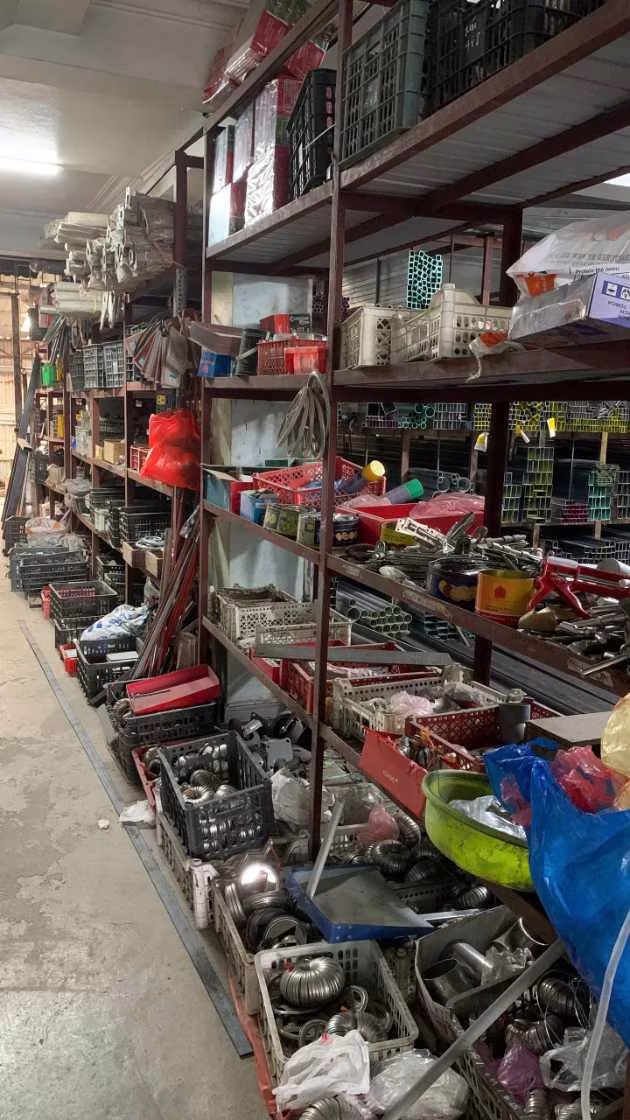 Kệ vít và phụ kiện mái tôn trong kho NT Steel