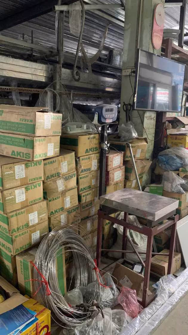 Thùng vít Wakai trong kho NT Steel – báo giá vít phụ kiện